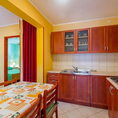 Damir 50 Meters From The פולה